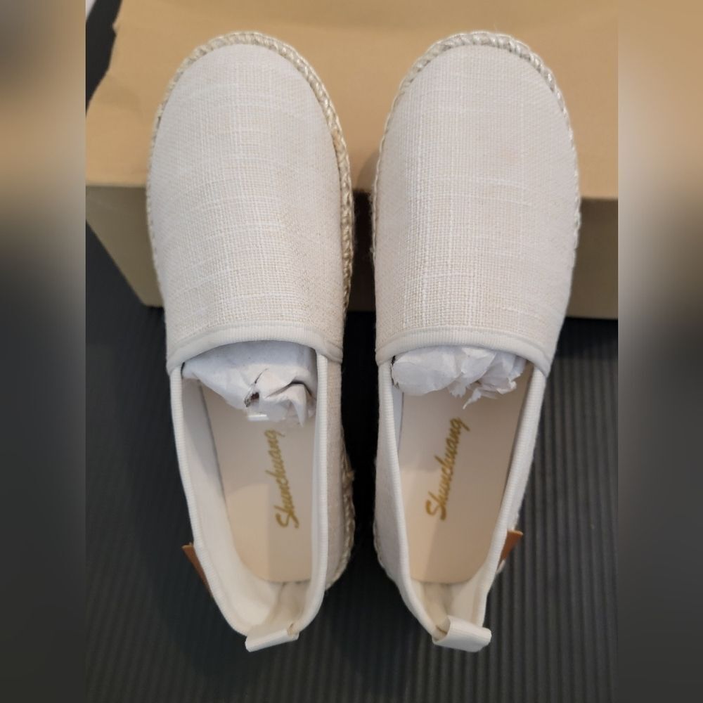 Elegant Cream Women's Loafers - Picture 3 of 6